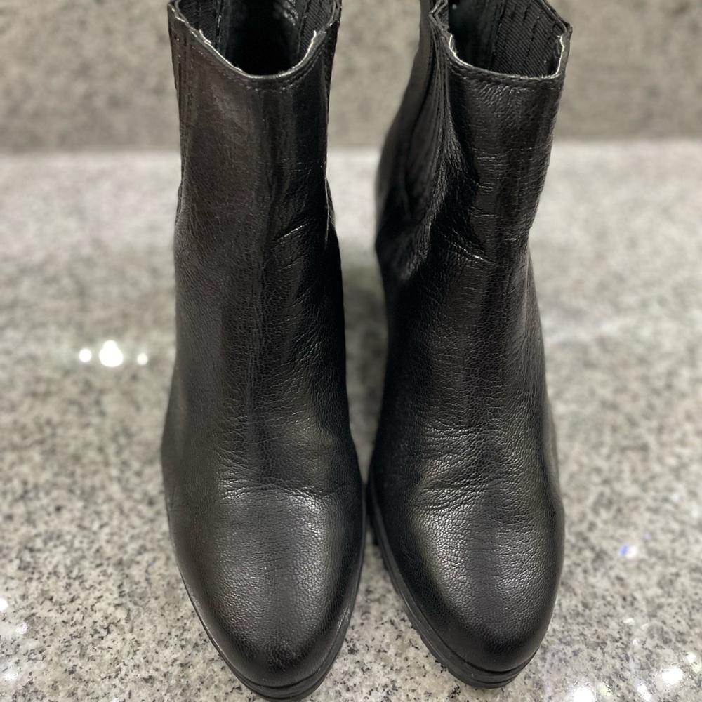 Womens Black Leather Ankle Boots Size 8 with wedge heels.